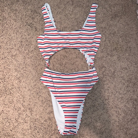 SOLD ON INSTA One piece swimsuit - Picture 3 of 3
